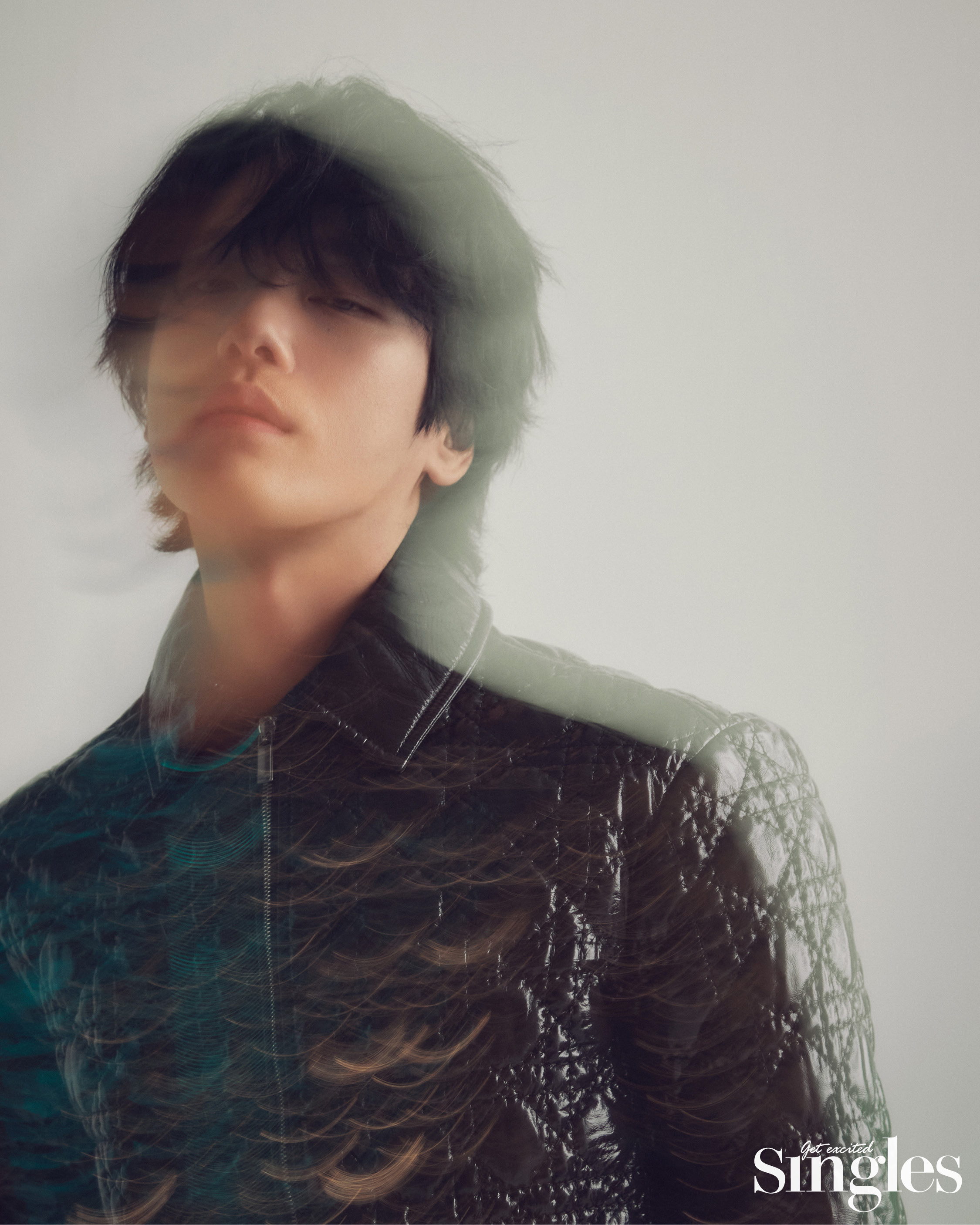 김정현이 디올 맨의 아우터를 착용하고 촬영한 싱글즈 화보